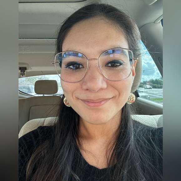 Meet your Posher, Liz - Picture 3 of 3